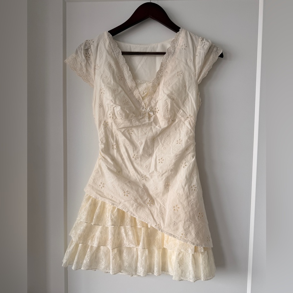 Elegant Cream Lace Dress